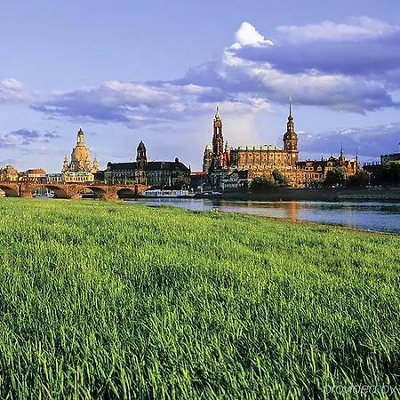 Elaya Stuttgart 호텔 뵈브링엔